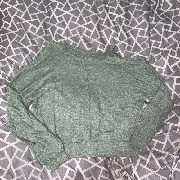 Daytrip Buckle Green Knit Shoulder Cutout Sweater Size Large - Picture 1 of 3